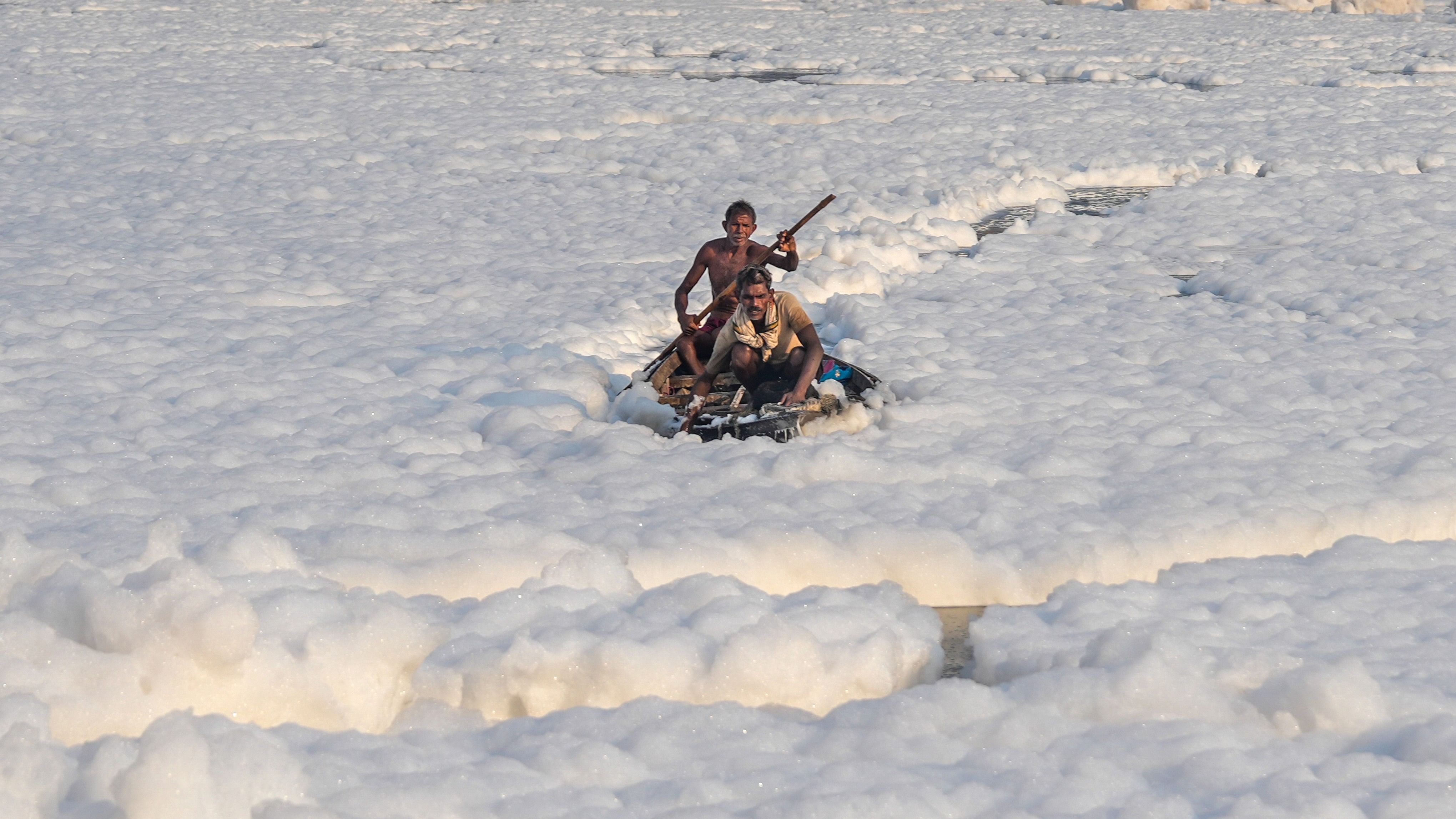 <div class="paragraphs"><p>Men row a boat through the toxic foam which floats on the surface of the polluted Yamuna river, at Kalindi Kunj, in New Delhi, Saturday.</p></div>