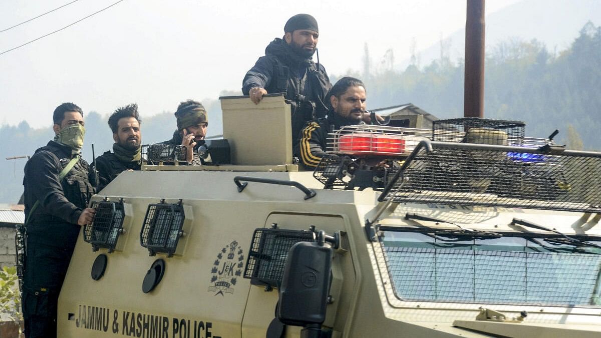 <div class="paragraphs"><p>Special Operation Group (SOG) of J&amp;K police personnel during a search operation on Srinagar-Ladakh highway following a terrorist attack, in Ganderbal district.</p></div>