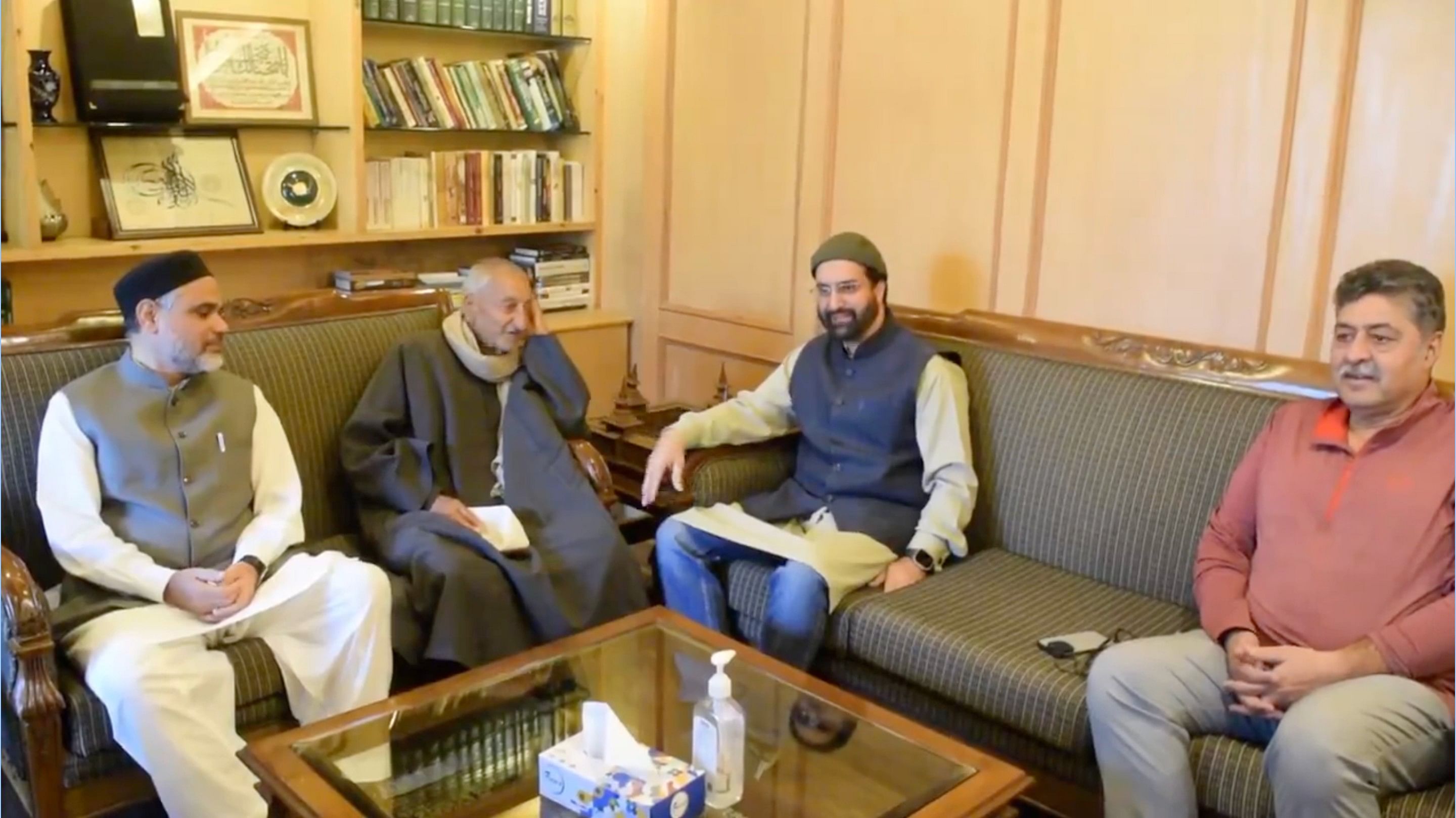 <div class="paragraphs"><p>Top leaders of the separatist Hurriyat Conference met on Tuesday -- the first such meeting after the abrogation of Article 370.</p></div><div class="paragraphs"><p></p></div>