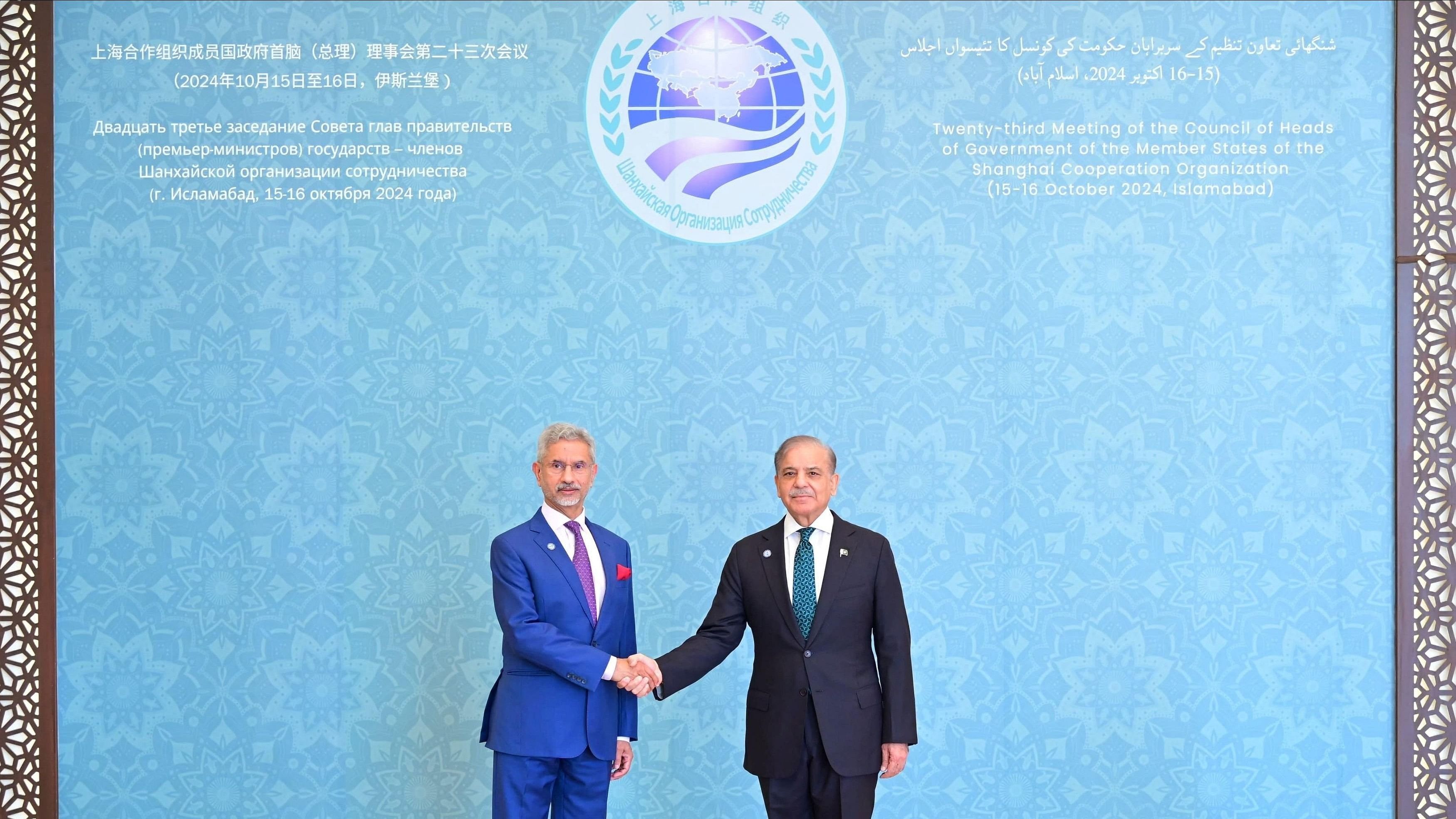 <div class="paragraphs"><p>Prime Minister Muhammad Shehbaz Sharif receives  S Jaishankar, at the venue of the 23rd Shanghai Cooperation Organisation.</p></div>