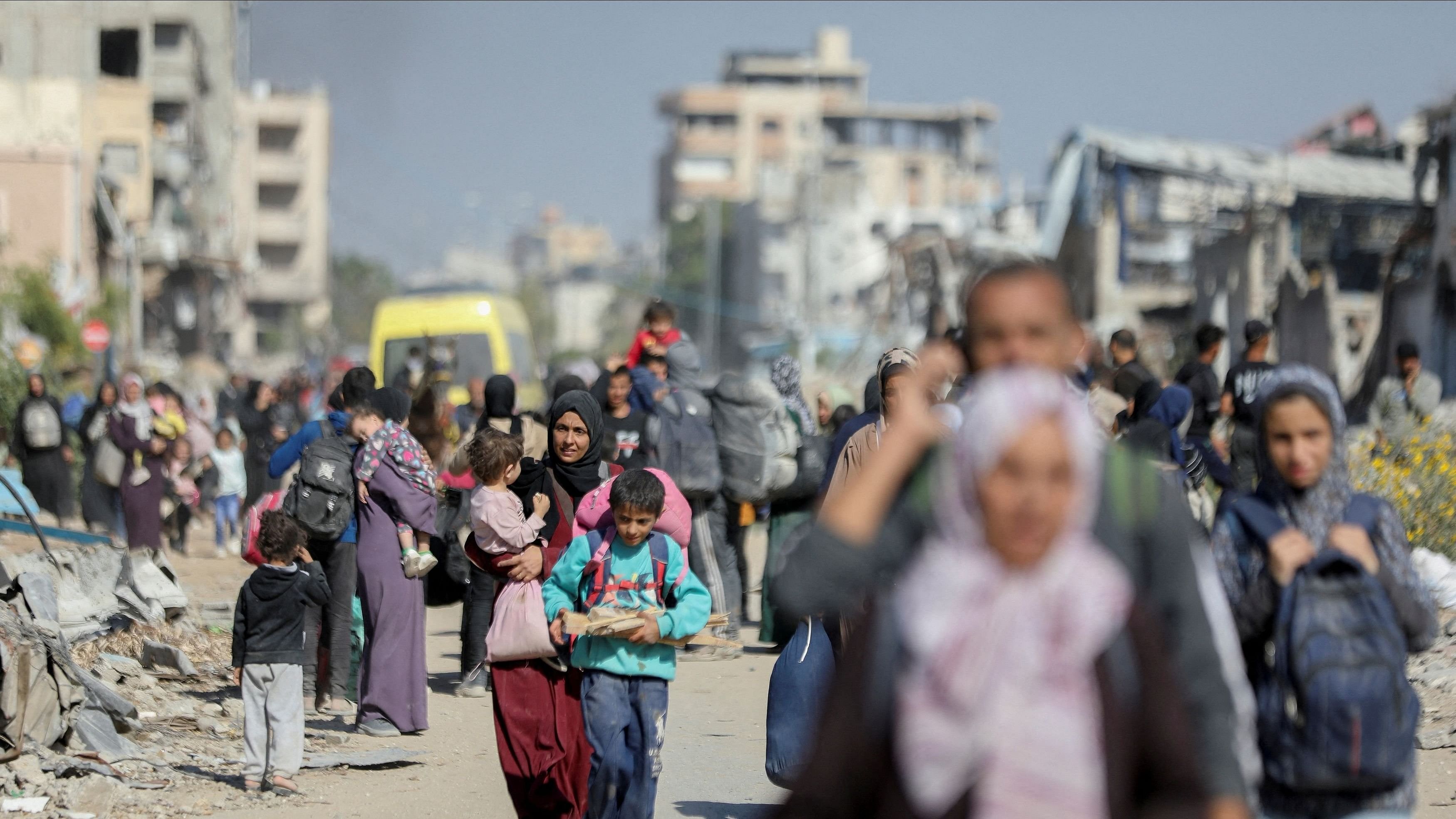 <div class="paragraphs"><p>Displaced Palestinians ordered by the Israeli military to evacuate the northern part of Gaza flee amid an Israeli military operation, in Jabalia in the northern Gaza Strip.</p></div>