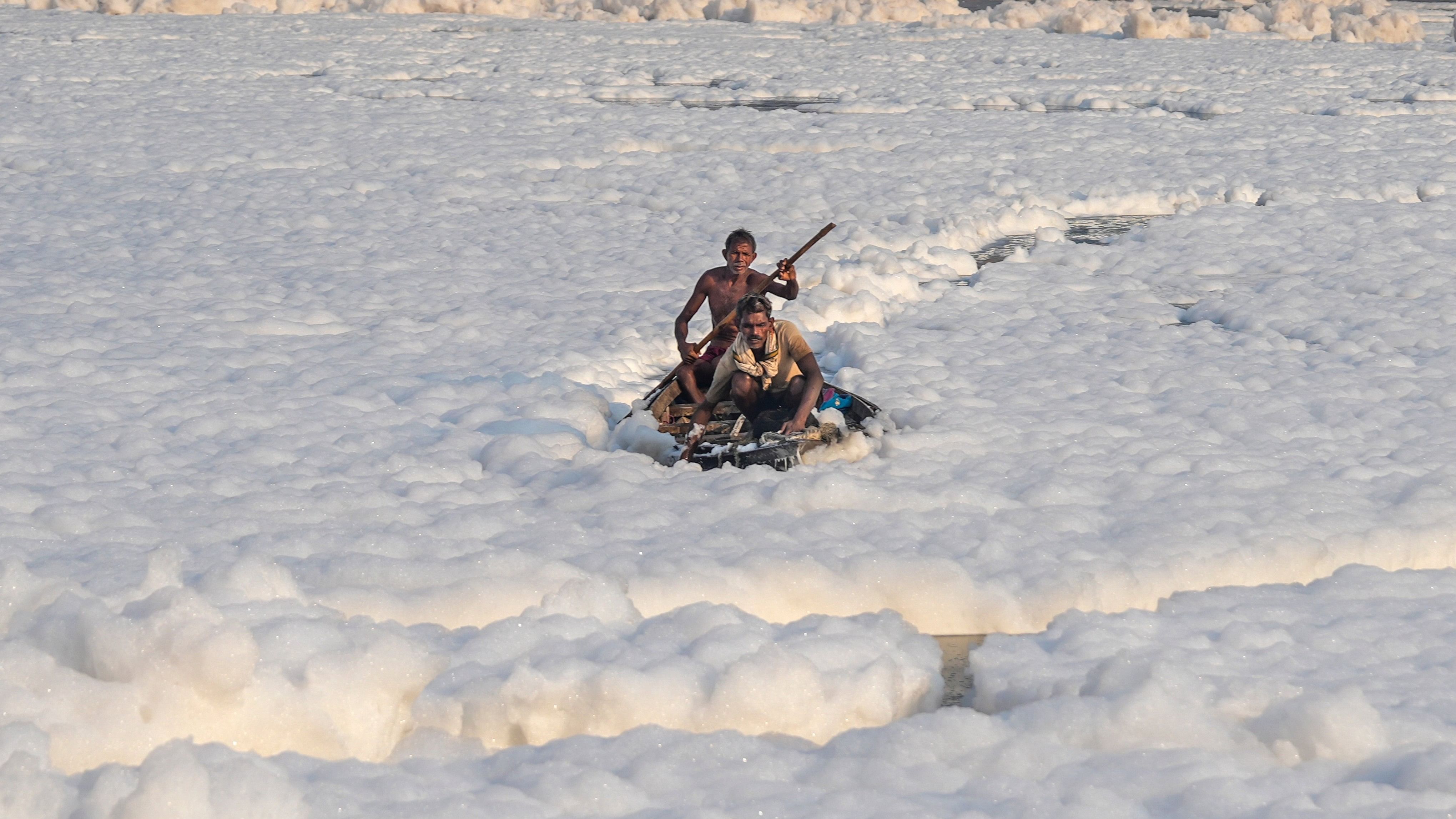 <div class="paragraphs"><p>Men row a boat through the toxic foam which floats on the surface of the polluted Yamuna river, at Kalindi Kunj, in New Delhi, Saturday, Oct 19, 2024. </p></div>