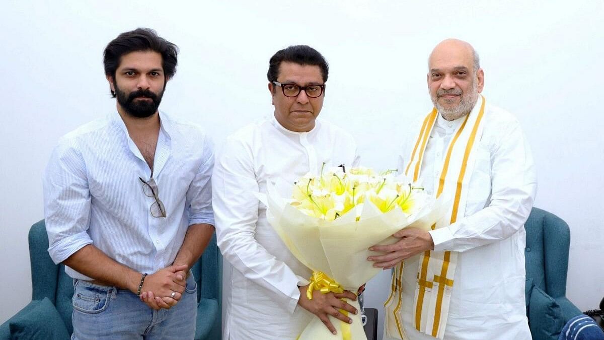 <div class="paragraphs"><p>Union Home Minister Amit Shah with Maharashtra Navnirman Sena (MNS) chief Raj Thackeray and the latter's son Amit Thackeray with Amit Shah.</p></div>