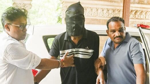 <div class="paragraphs"><p>One of the accused in the Baba Siddique murder case being produced at a court, in Mumbai, Sunday, October 20, 2024. </p></div>