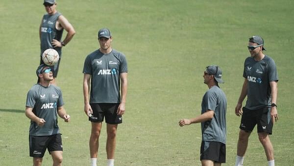 <div class="paragraphs"><p>New Zealand's captain Tom Latham, William O’Rourke and others during a practice session ahead of the second test cricket match between India and New Zealand at the Maharashtra Cricket Association Stadium, in Pune</p></div>