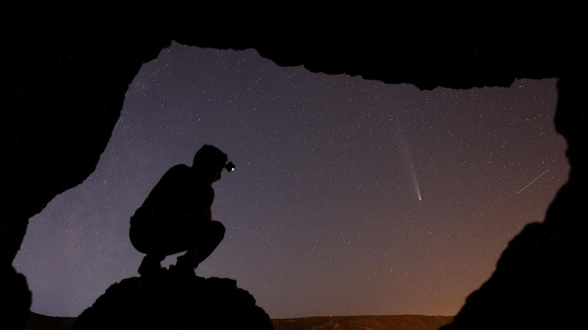 <div class="paragraphs"><p>Eduardo Robaina observes the comet C/2023 A3 (Tsuchinshan-ATLAS) from inside a cave in Temisas, on the island of Gran Canaria, Spain.</p></div>