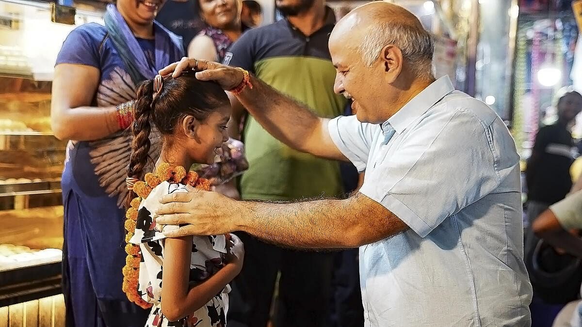 <div class="paragraphs"><p>AAP leader Manish Sisodia meets people during his padyatra at Krishnanagar, in New Delhi.</p></div>