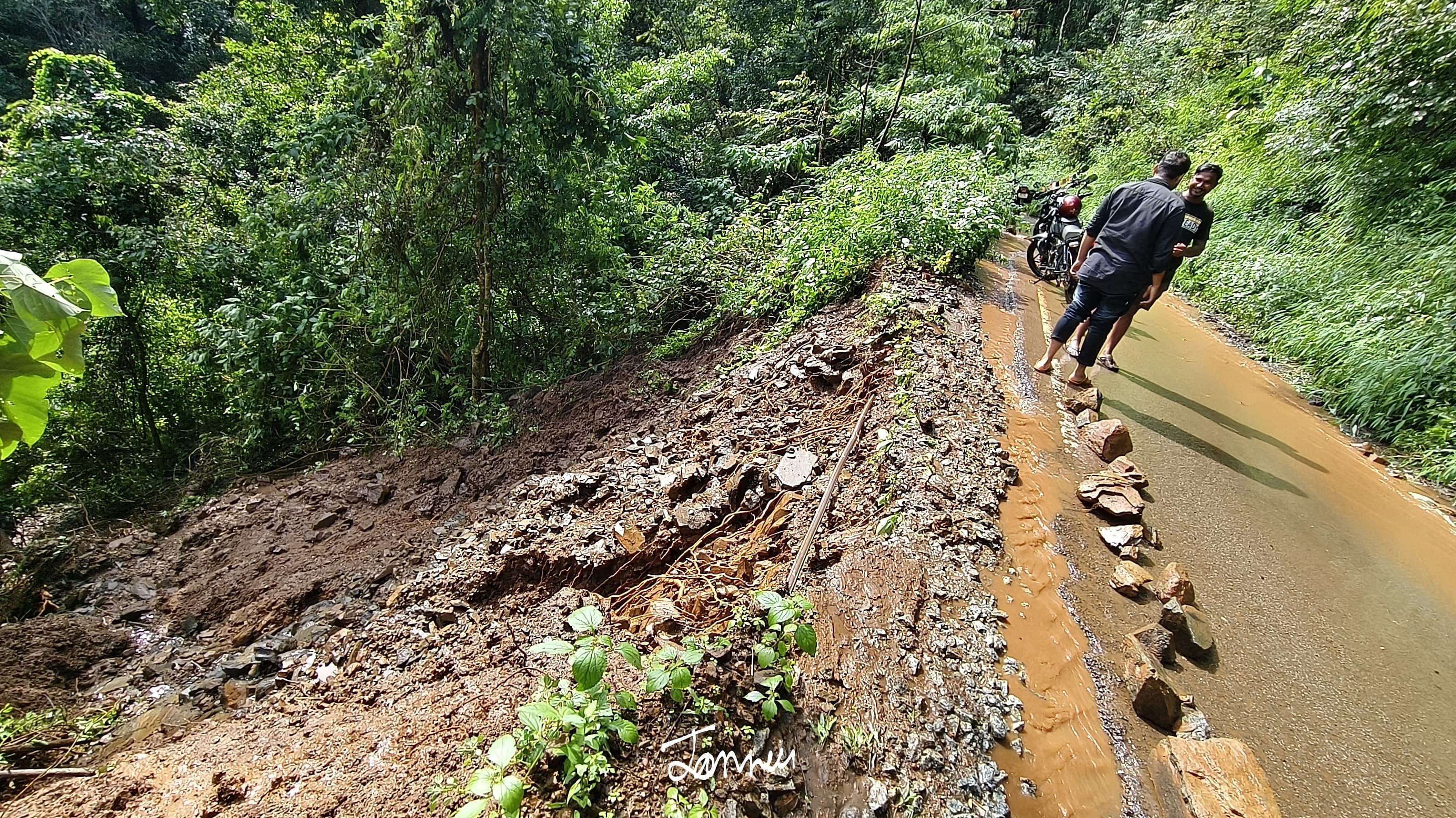 <div class="paragraphs"><p>Landslide after heavy rainfall&nbsp;near Mallandur in Karnataka's Chikkamagaluru.</p></div>