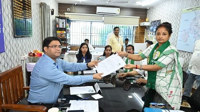 <div class="paragraphs"><p>JMM candidate Kalpana Soren files her nomination papers from Gandey Assembly constituency ahead of Jharkhand Assembly elections, in Giridih district of Jharkhand, Thursday, Oct 24, 2024.</p></div>