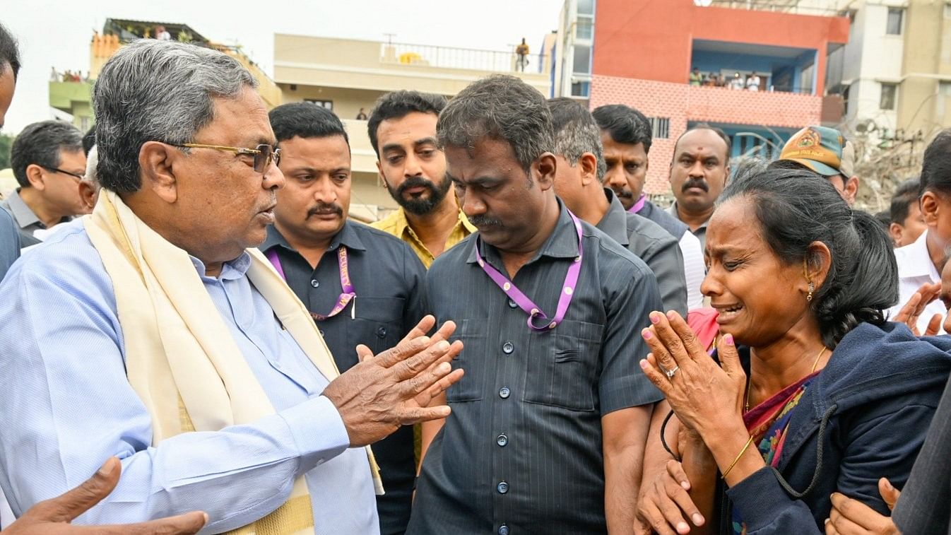 <div class="paragraphs"><p>Chief Minister Siddaramaiah consoles the families of the building collapse victims on Thursday. </p></div>