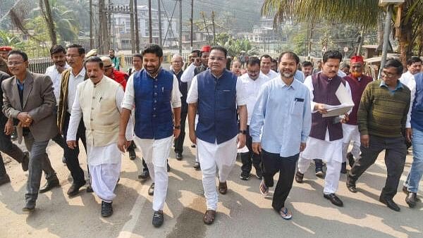 <div class="paragraphs"><p>United Opposition Forum President Bhupen Borah and General Secretary Lurinjyoti Gogoi along with TMC leader Ripun Bora and MLA Akhil Gogoi and other leaders of the Congress-led Opposition forum.&nbsp;</p></div>