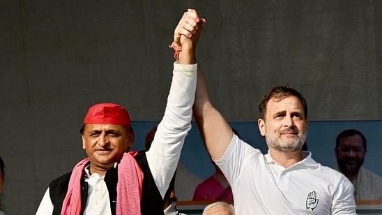 <div class="paragraphs"><p>SP Chief Akhilesh Yadav and Lok Sabha LoP and Congress leader Rahul Gandhi (R).</p></div>