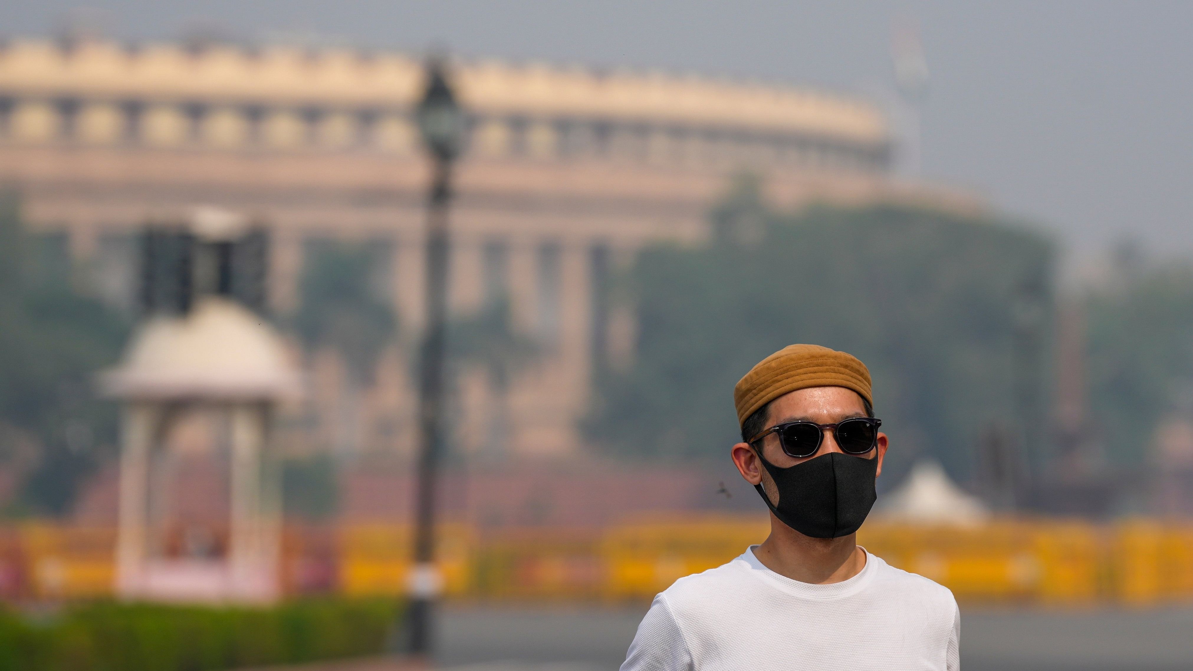 <div class="paragraphs"><p>A foriegn tourist wearing a face mask as air quality continues to remain poor in New Delhi.</p></div>