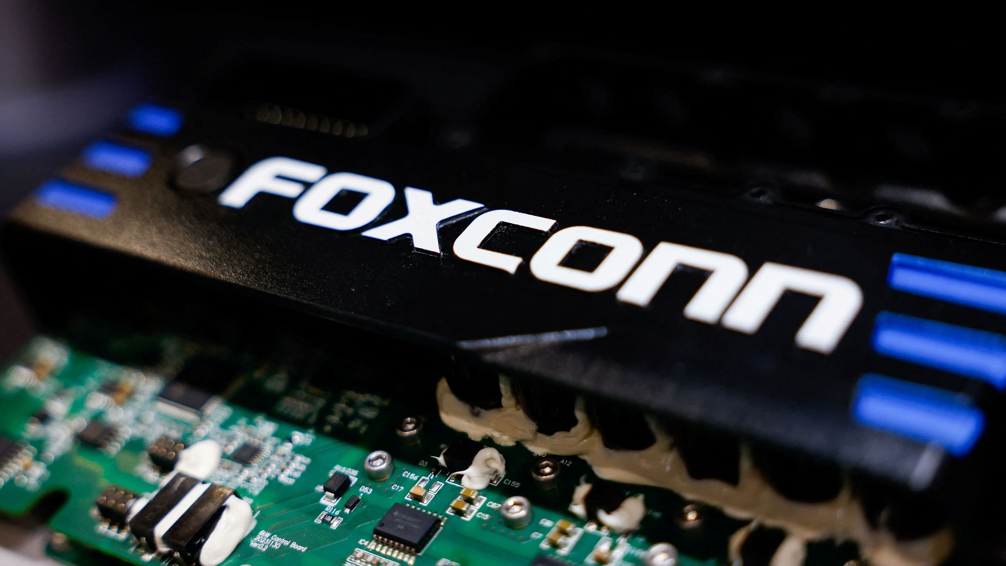 <div class="paragraphs"><p>Foxconn logo</p></div>