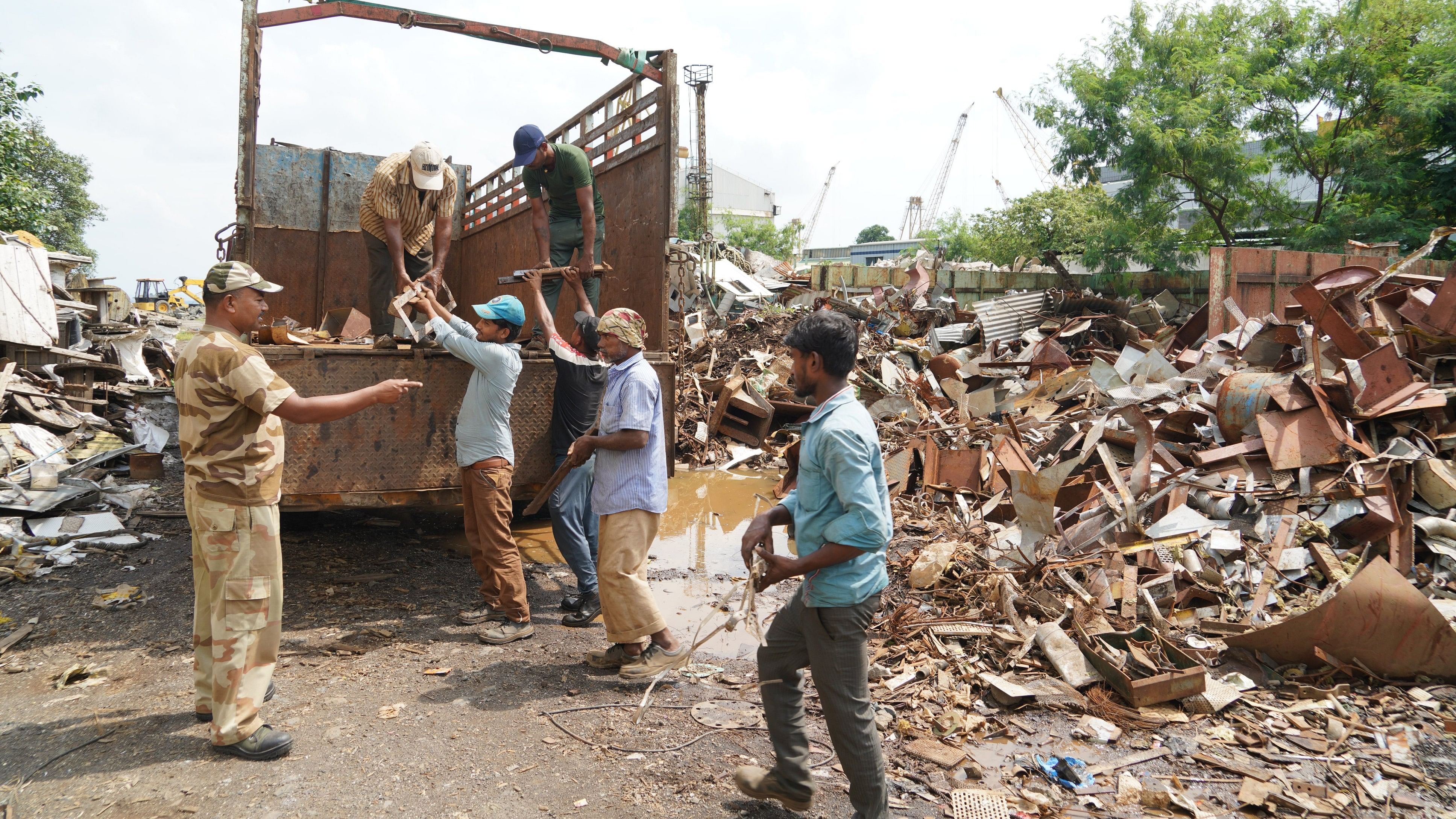 <div class="paragraphs"><p>Metal scrap being&nbsp;removed and disposed of as part of Special campaign 4.0.</p></div>