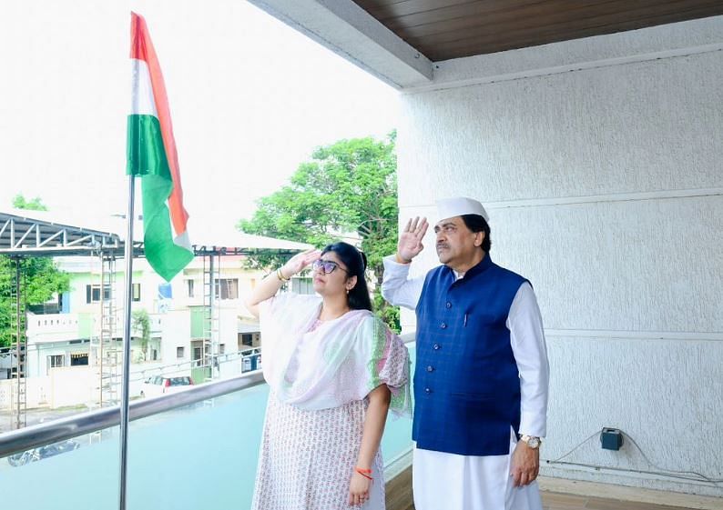 <div class="paragraphs"><p>Sreejaya Chavan seen here with her father, former chief minister and Congress turncoat Ashok Chavan.</p></div>