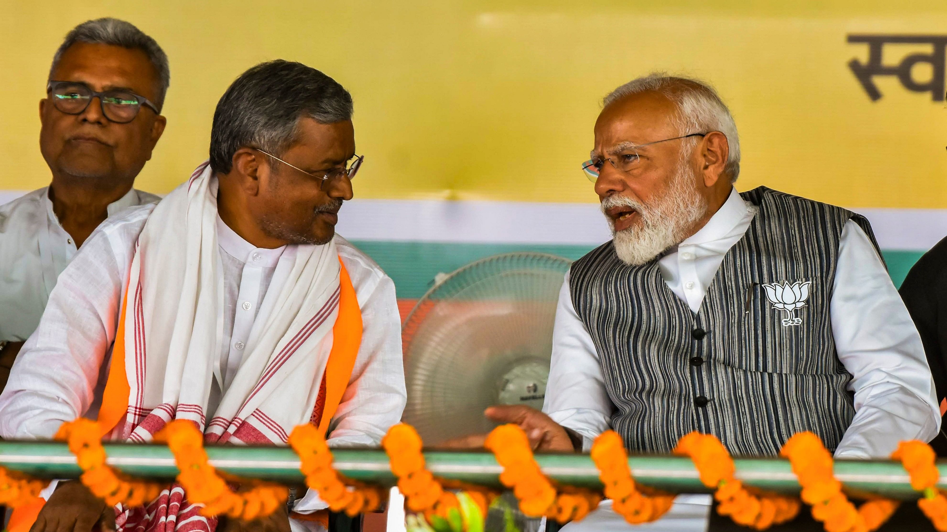 <div class="paragraphs"><p>Prime Minister Narendra Modi with Jharkhand BJP President Babulal Marandi.</p></div>