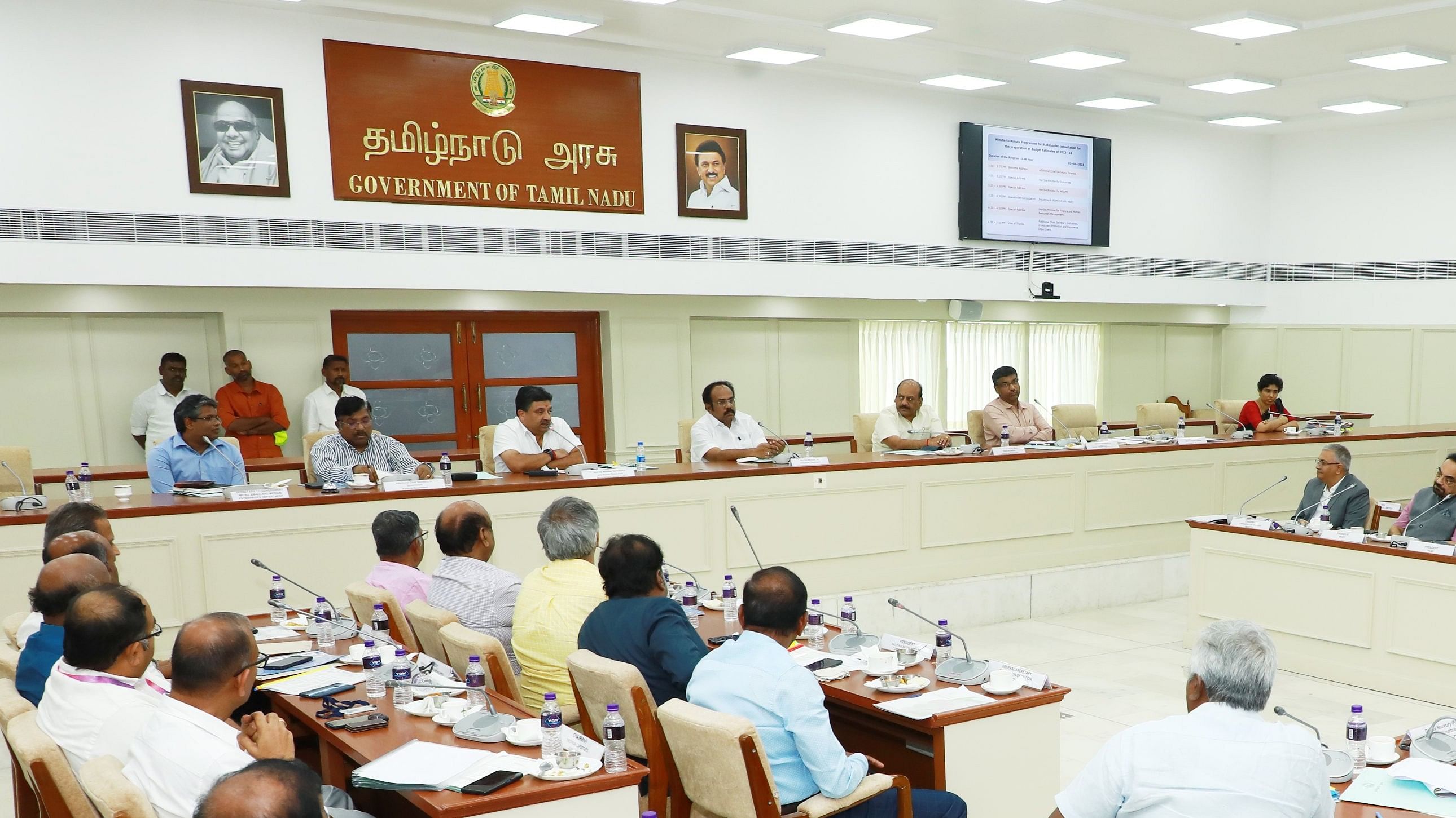 <div class="paragraphs"><p>File photo of Tamil Nadu ministers and officials at the state government building 'Namakkal Kavignar Maaligai' in Chennai.</p></div>