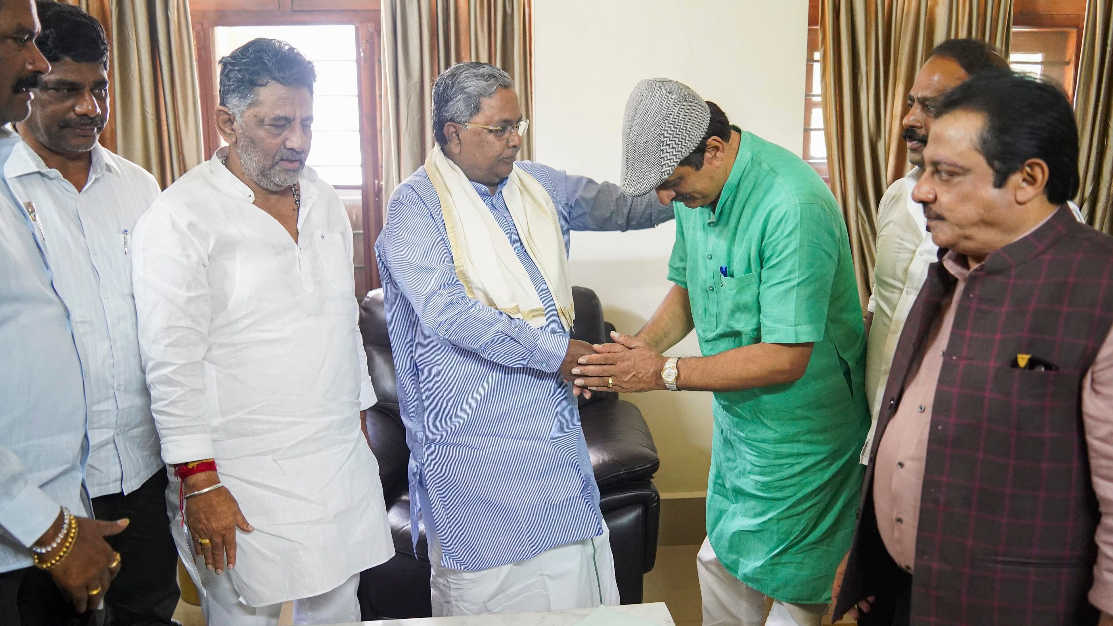 <div class="paragraphs"><p>Karnataka Chief Minister Siddaramaiah and Deputy Chief Minister D K Shivakumar with former BJP MLC C.P. Yogeshwara, in Bengaluru</p></div>