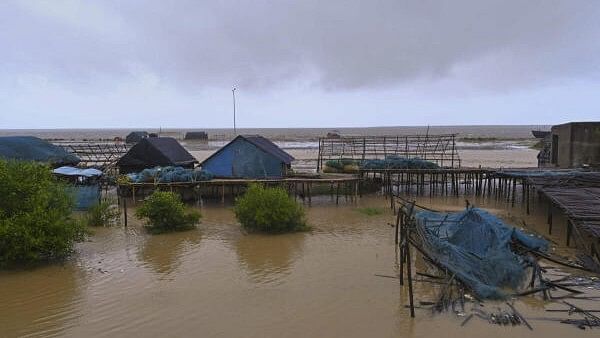 <div class="paragraphs"><p>View of a jetty ahead of cyclone 'Dana' landfall in Kolkata,&nbsp;West Bengal.</p></div>