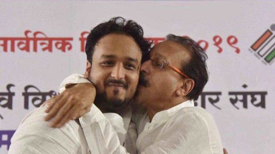 <div class="paragraphs"><p>Zeeshan Siddique seen with the late Baba Siddique, his father.</p></div>