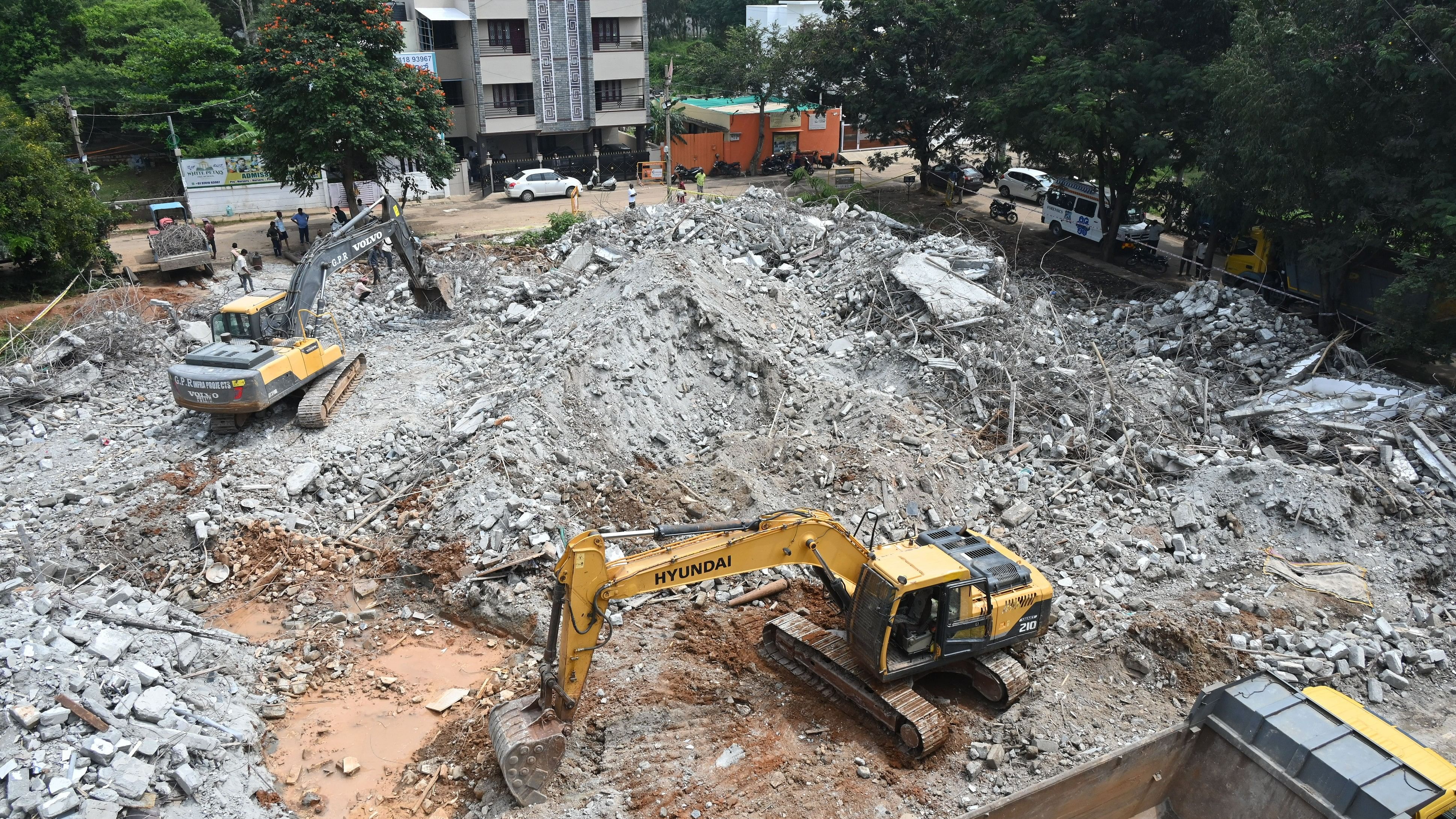 <div class="paragraphs"><p>Excavators clear the rubble on Friday. The under-construction apartment building in eastern Bengaluru’s Babusapalya collapsed on Tuesday.&nbsp;</p></div>