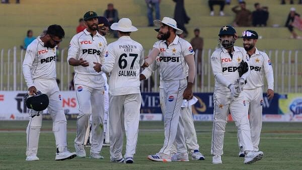 <div class="paragraphs"><p>Rawalpindi Cricket Stadium, Rawalpindi, Pakistan - October 25, 2024 - Pakistan players at the end of Day 2's play.</p></div>