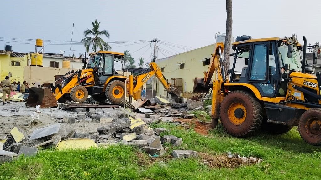 <div class="paragraphs"><p>Hampi World Heritage Area Management Authority (HWHAMA) along with other agencies cleared encroachments from Janatha plots near Veerupaksha Temple, Hampi on Friday. </p></div>