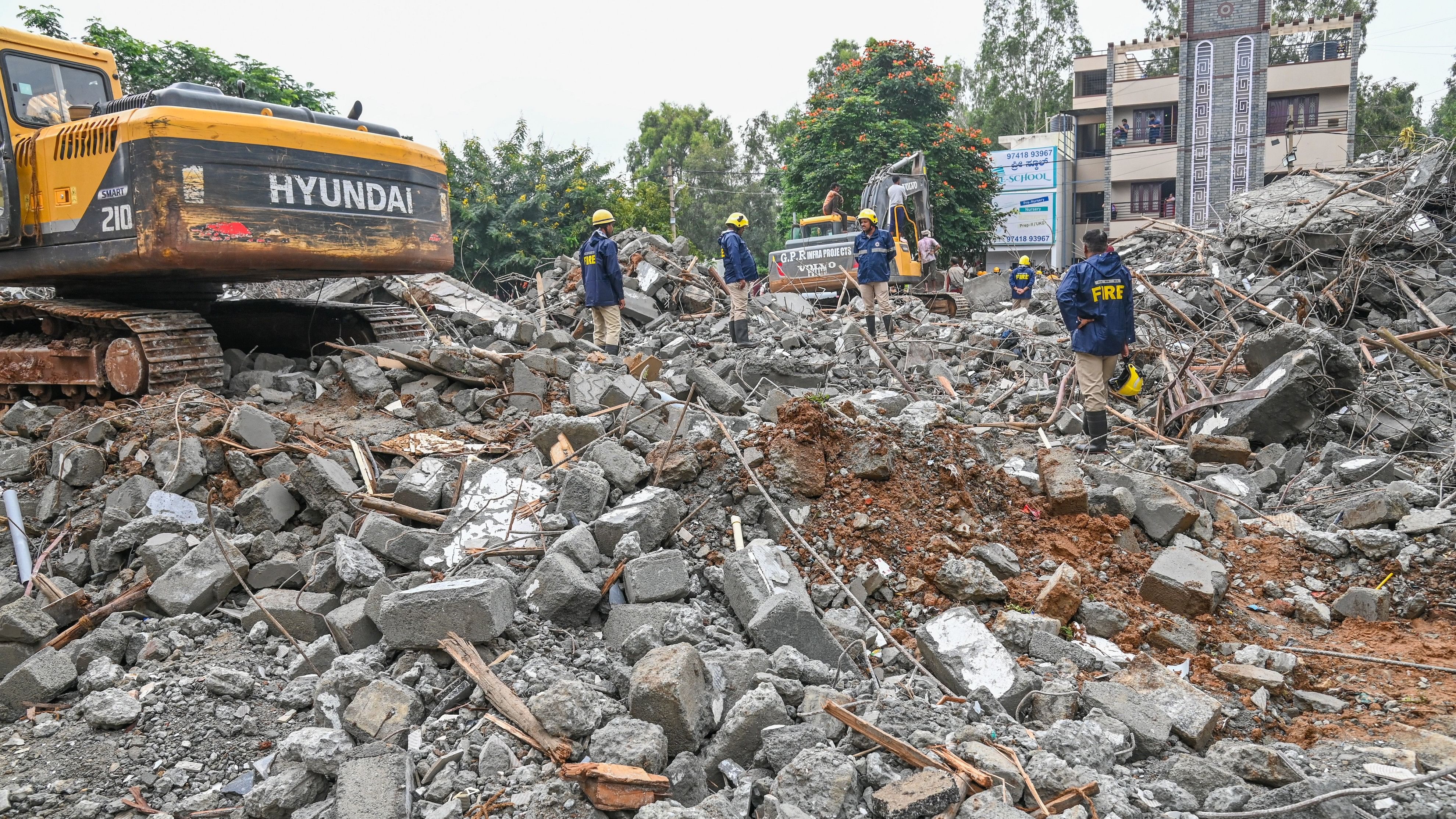 <div class="paragraphs"><p>The under-construction apartment building in eastern Bengaluru's Babusapalya collapsed on Tuesday. </p></div>