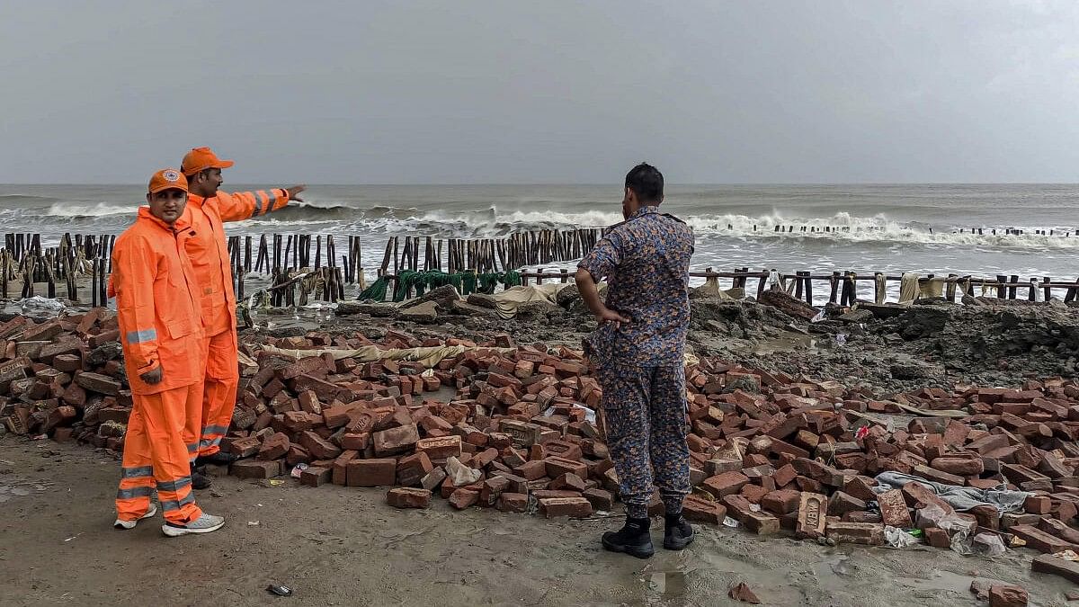 <div class="paragraphs"><p>NDRF personnel keep vigil as precautionary measures have been implemented in view of cyclone 'Dana'.</p></div>