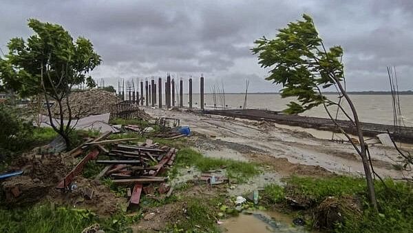 <div class="paragraphs"><p>Strong winds sweep through Dhamra in the aftermath of Cyclone ‘Dana’, in Bhadrak district, Odisha.&nbsp;</p></div>