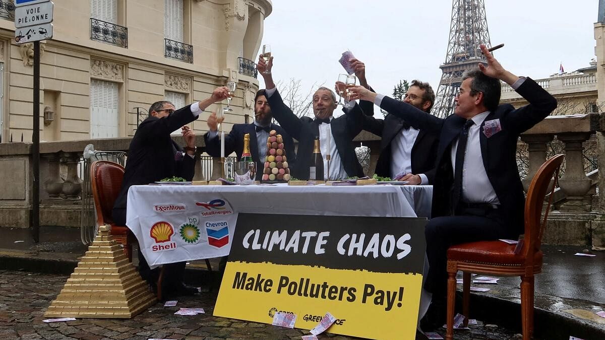 <div class="paragraphs"><p>Climate activists denounce fossil fuel companies near the Eiffel Tower in Paris.</p></div>