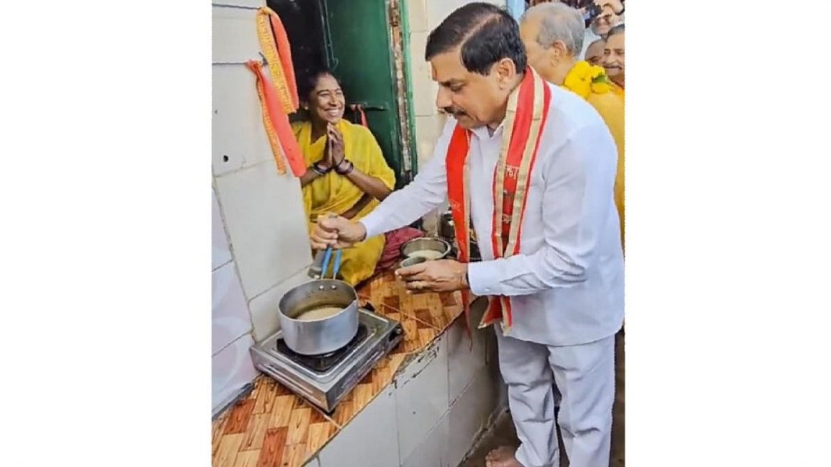 <div class="paragraphs"><p>Madhya Pradesh Chief Minister Mohan Yadav prepares tea, in Chitrakoot.</p></div>