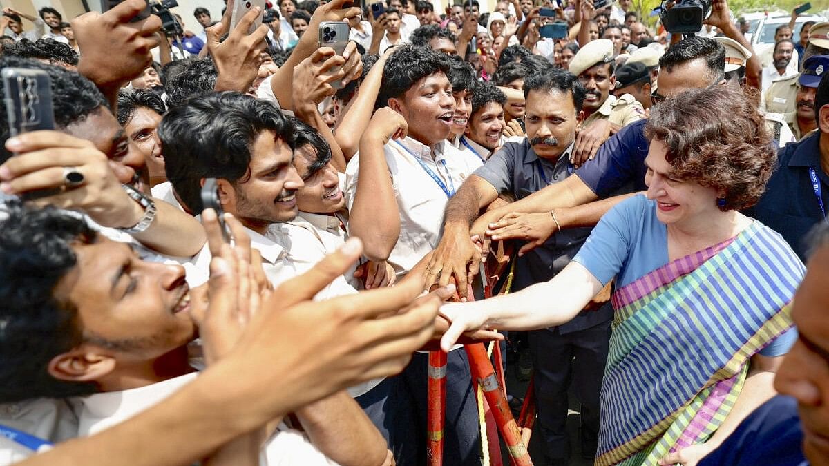 <div class="paragraphs"><p>Congress General Secretary Priyanka Gandhi Vadra greets the students of Nilgiri College of Arts and Science, in Thaloor, Kerala.</p></div>