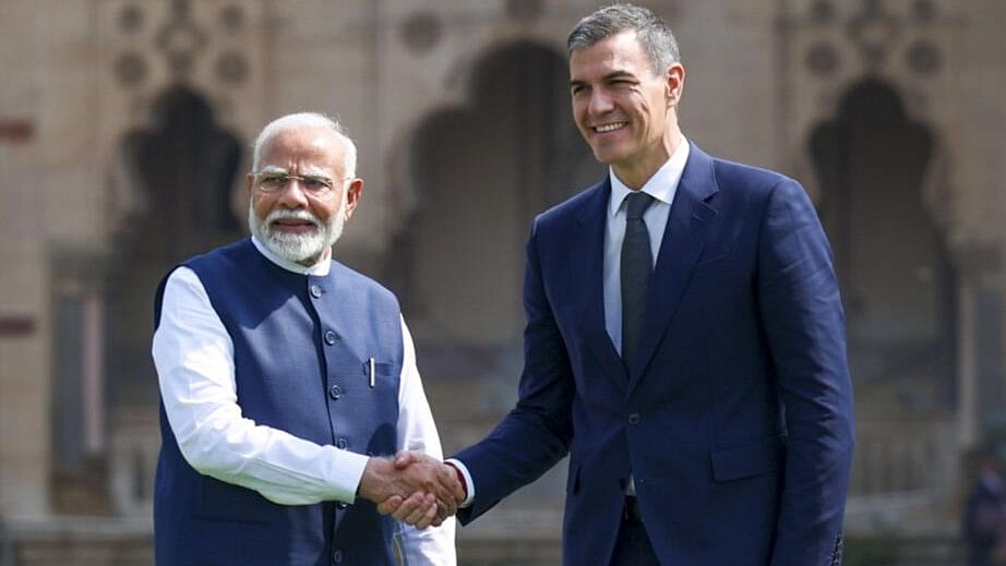 <div class="paragraphs"><p>PM Modi and Spanish PM Pedro Sanchez in Vadodara.</p></div>