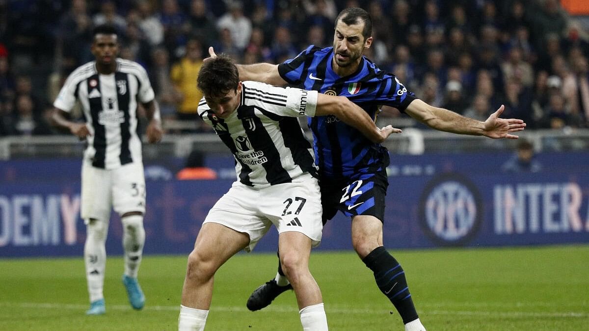 <div class="paragraphs"><p> Juventus' Andrea Cambiaso in action with Inter Milan's Henrikh Mkhitaryan.</p></div>