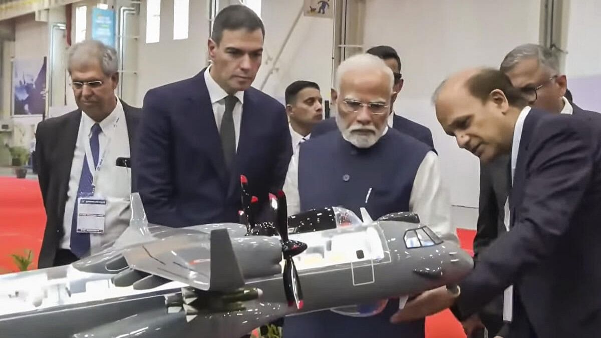 <div class="paragraphs"><p>Prime Minister Narendra Modi and Spanish Prime Minister Pedro Sanchez with Tata Sons Chairman Natarajan Chandrasekaran visit the TATA Aircraft Complex after its inauguration, in Vadodara</p></div>