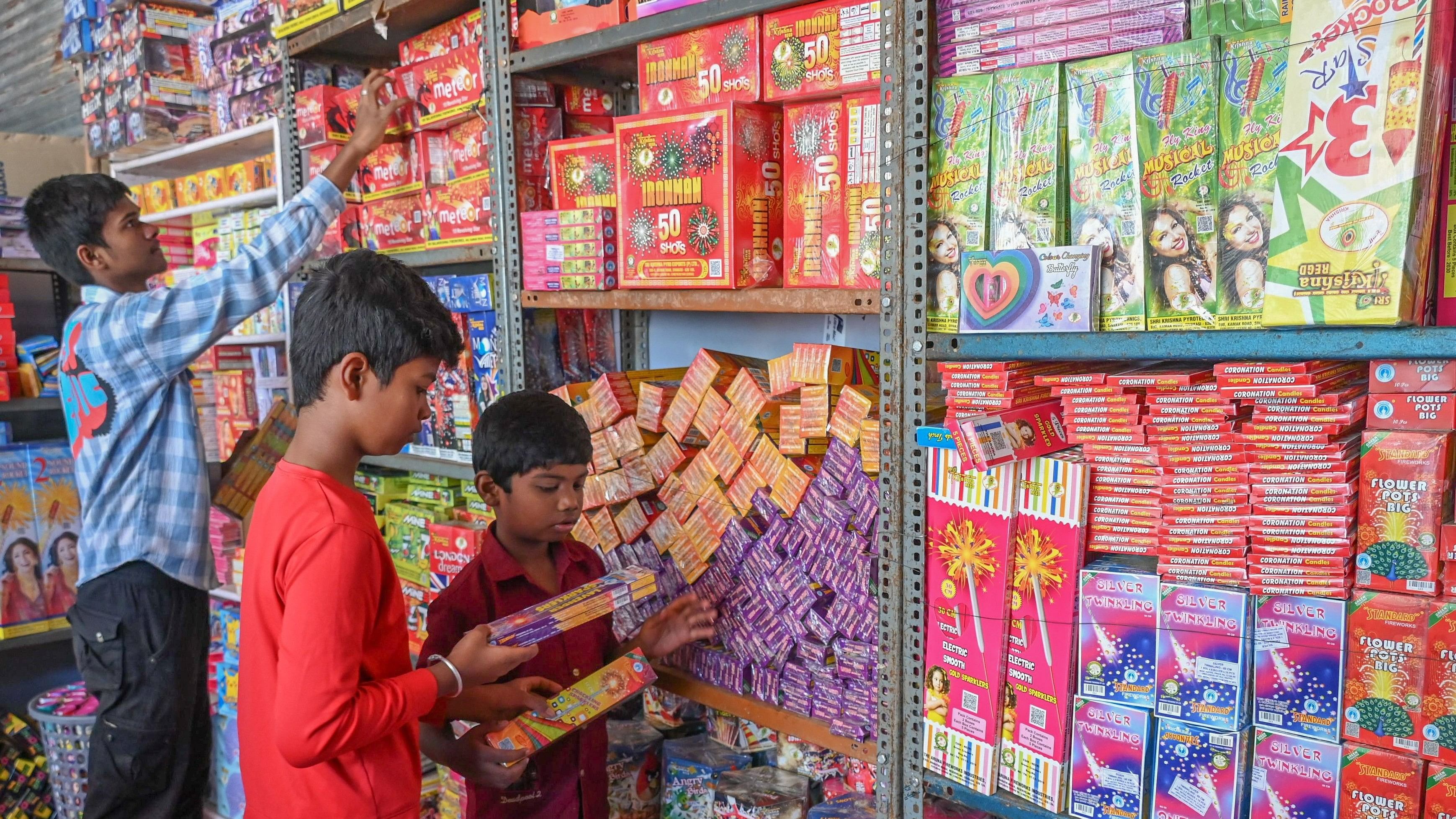 <div class="paragraphs"><p>Children rush to buy firecrackers ahead of Deepavali&nbsp;celebrations. </p></div>