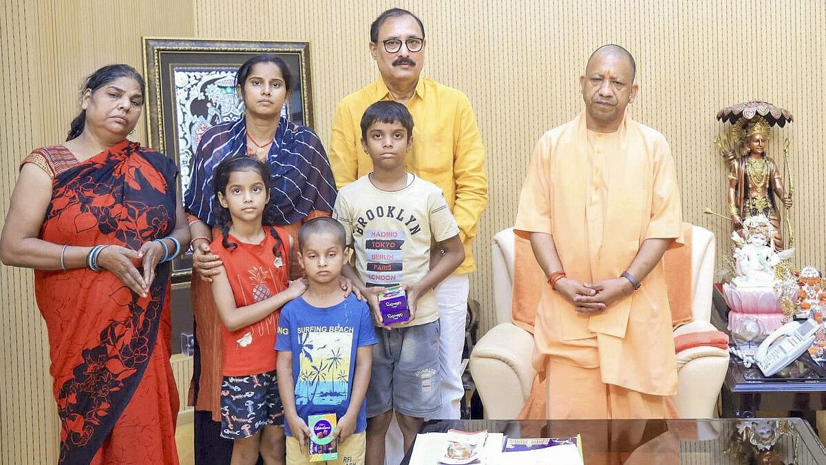 <div class="paragraphs"><p>Yogi Adityanath meets victm's family</p></div>