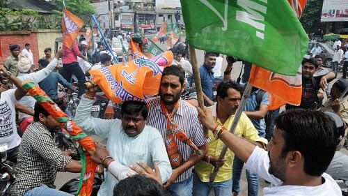 <div class="paragraphs"><p>Bharatiya Janata Party (BJP) workers and with Jharkhand Mukti Morcha (JMM) workers </p></div>