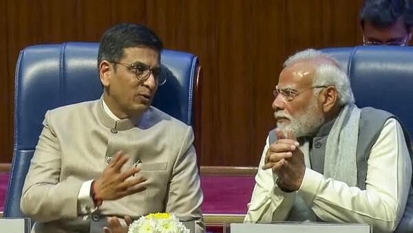 <div class="paragraphs"><p>Outgoing CJI Chandrachud and PM Narendra Modi</p></div>