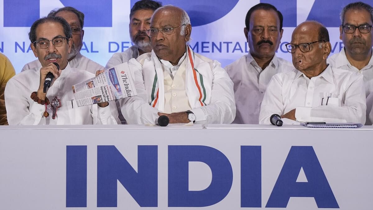 <div class="paragraphs"><p>Congress president Mallikarjun Kharge (centre) with MVA partners Uddhav Thackeray (left) and Sharad Pawar (right)</p></div>