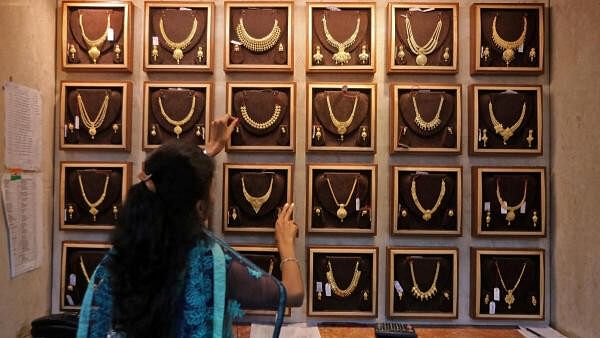 <div class="paragraphs"><p>Representative image showing a saleswoman shows a gold necklace to a customer at a jewellery showroom during Dhanteras.</p></div>