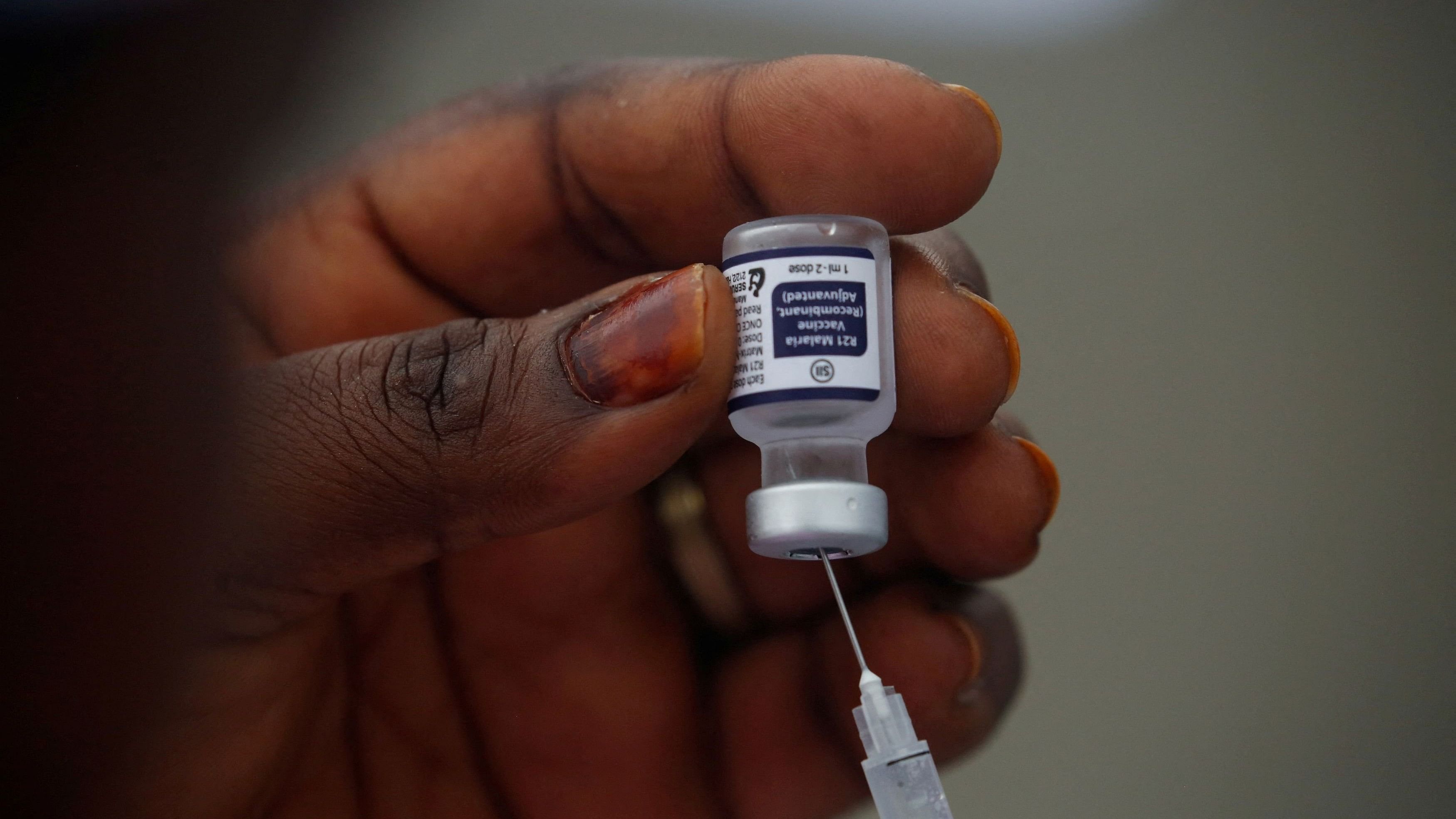 <div class="paragraphs"><p>FILE PHOTO: A health employee prepares the R21 malaria vaccine.</p></div>