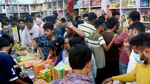 <div class="paragraphs"><p>People buy firecrackers ahead of the Diwali festival. (Representative image)</p></div>