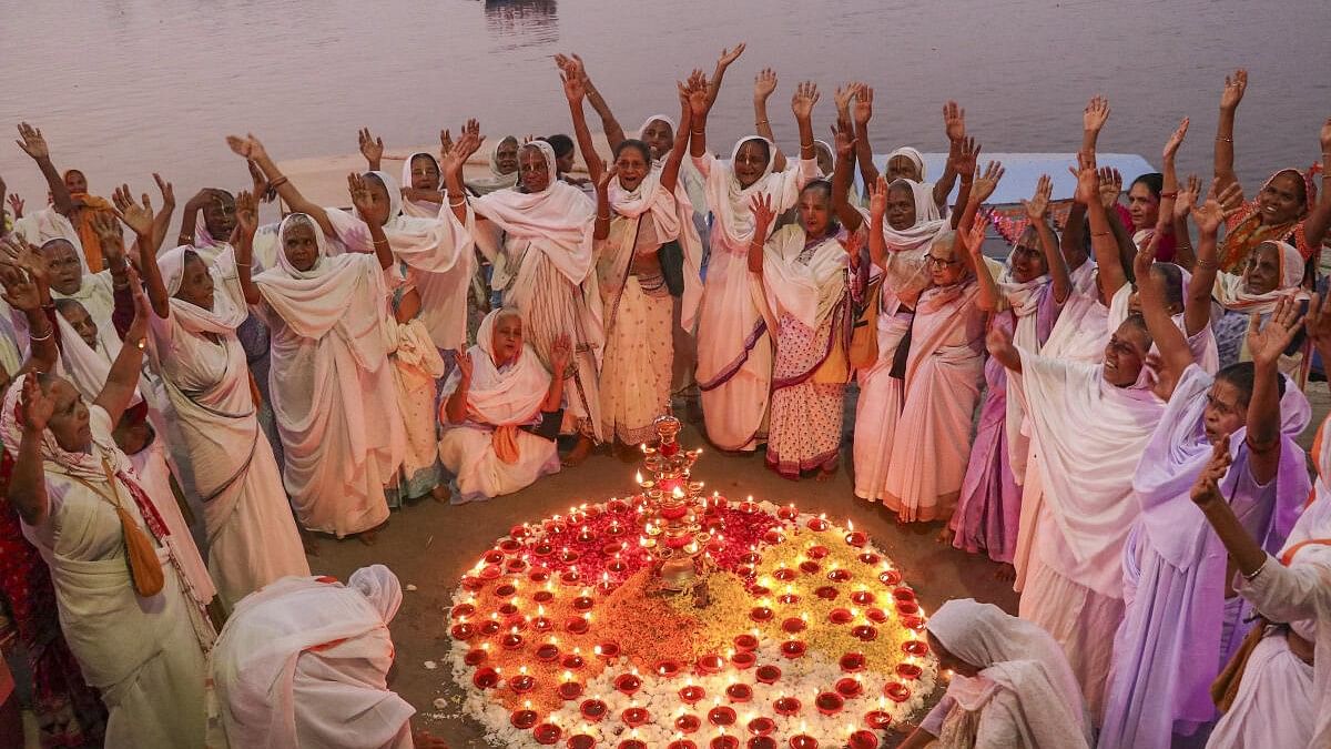 <div class="paragraphs"><p>Bengali widows light lamps as part of Diwali celebration, at the Yamuna's Kesi Ghat, in Vrindavan, Tuesday, Oct. 29, 2024</p></div>