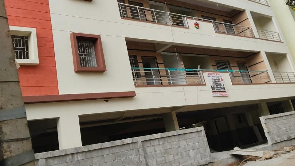 <div class="paragraphs"><p>While the civic body had sanctioned a four-storey building, the builders allegedly created a fake sketch showing approval for six floors. </p></div>