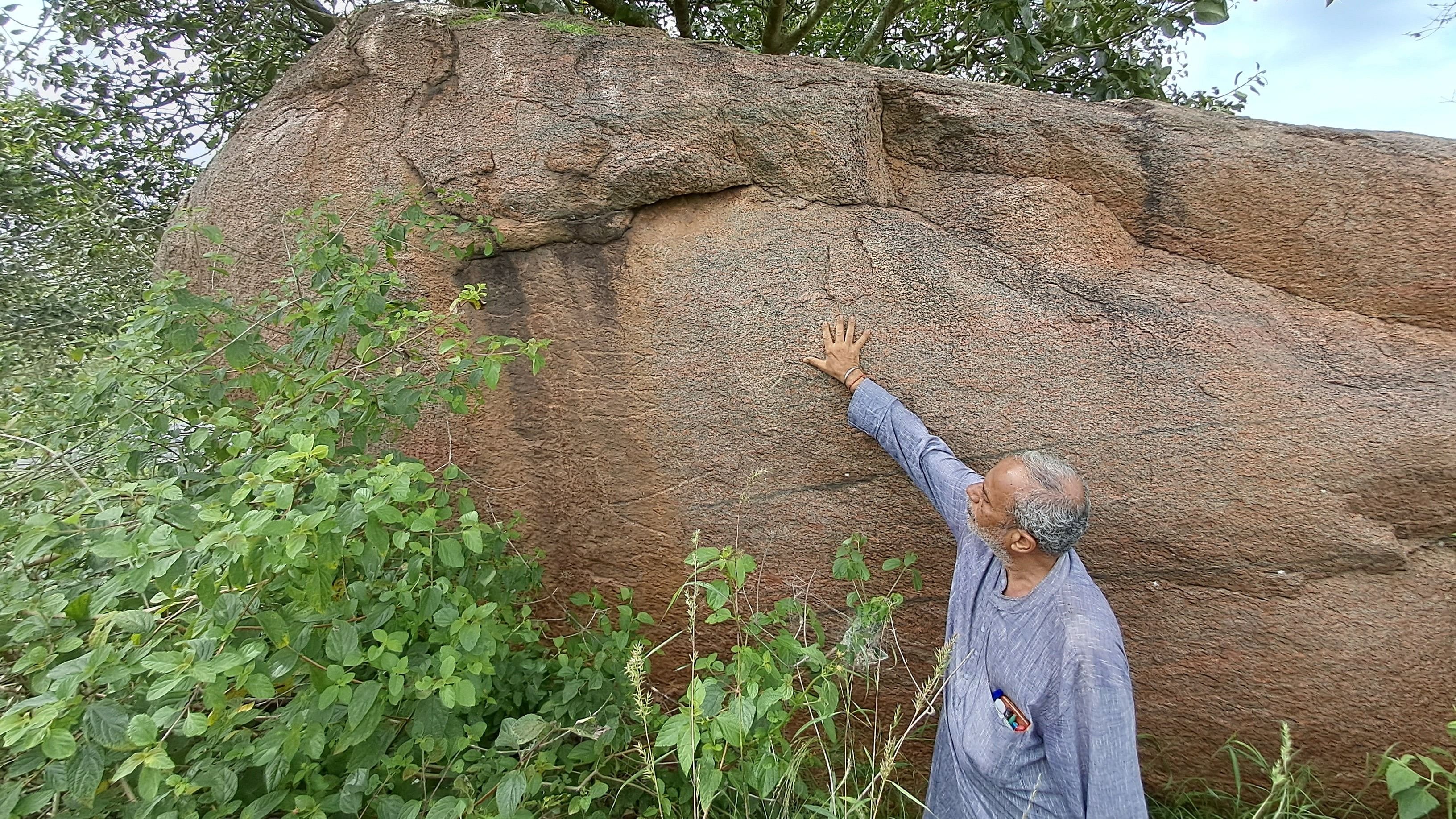 <div class="paragraphs"><p>Kuduregundu, on which the inscriptions can be found; a close-up view of the carving. </p></div>