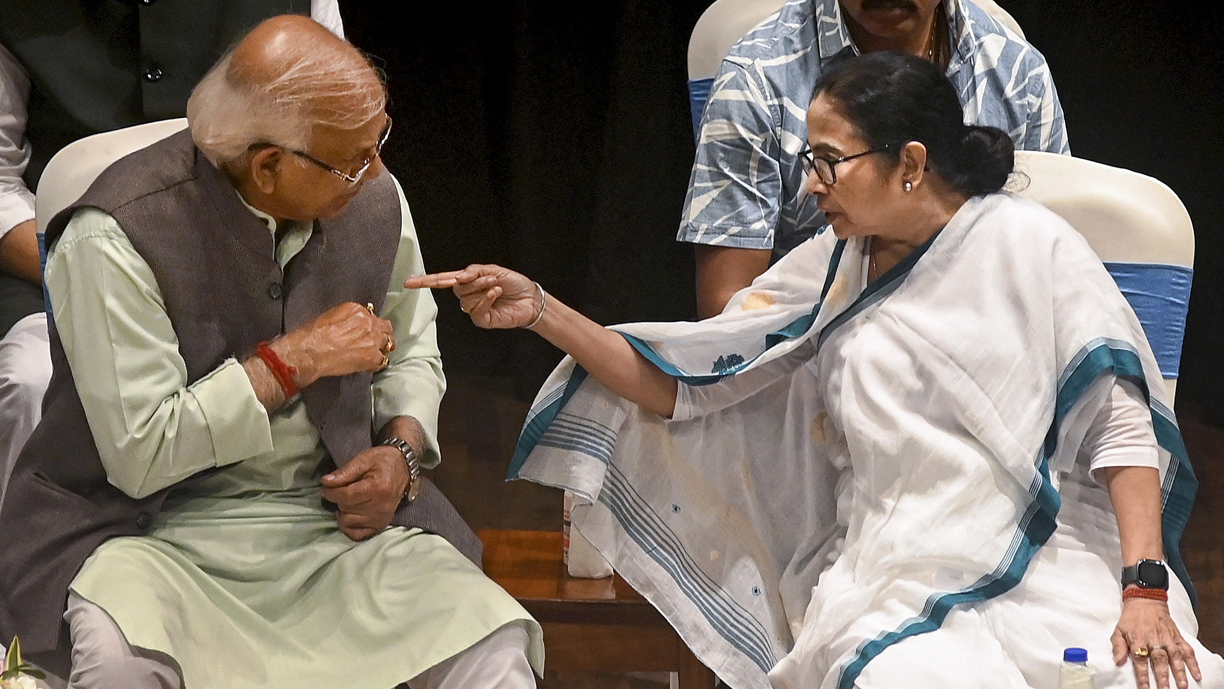 <div class="paragraphs"><p>(R) West Bengal Chief Minister Mamata Banerjee with (L)&nbsp;State Minister Sovandeb Chattopadhyay.</p></div>