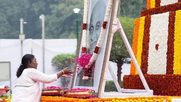 <div class="paragraphs"><p>President Droupadi Murmu pays homage to Sardar Vallabhbhai Patel on his birth anniversary, at Patel Chowk, in New Delhi, Thursday.&nbsp;</p></div>